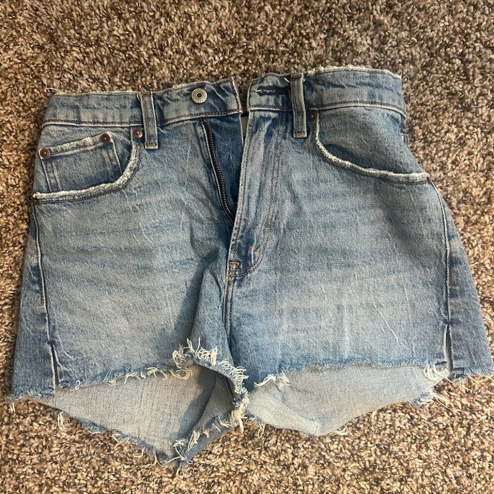 Abercrombie & Fitch Curve Love High Rise Mom Short Size 26/2